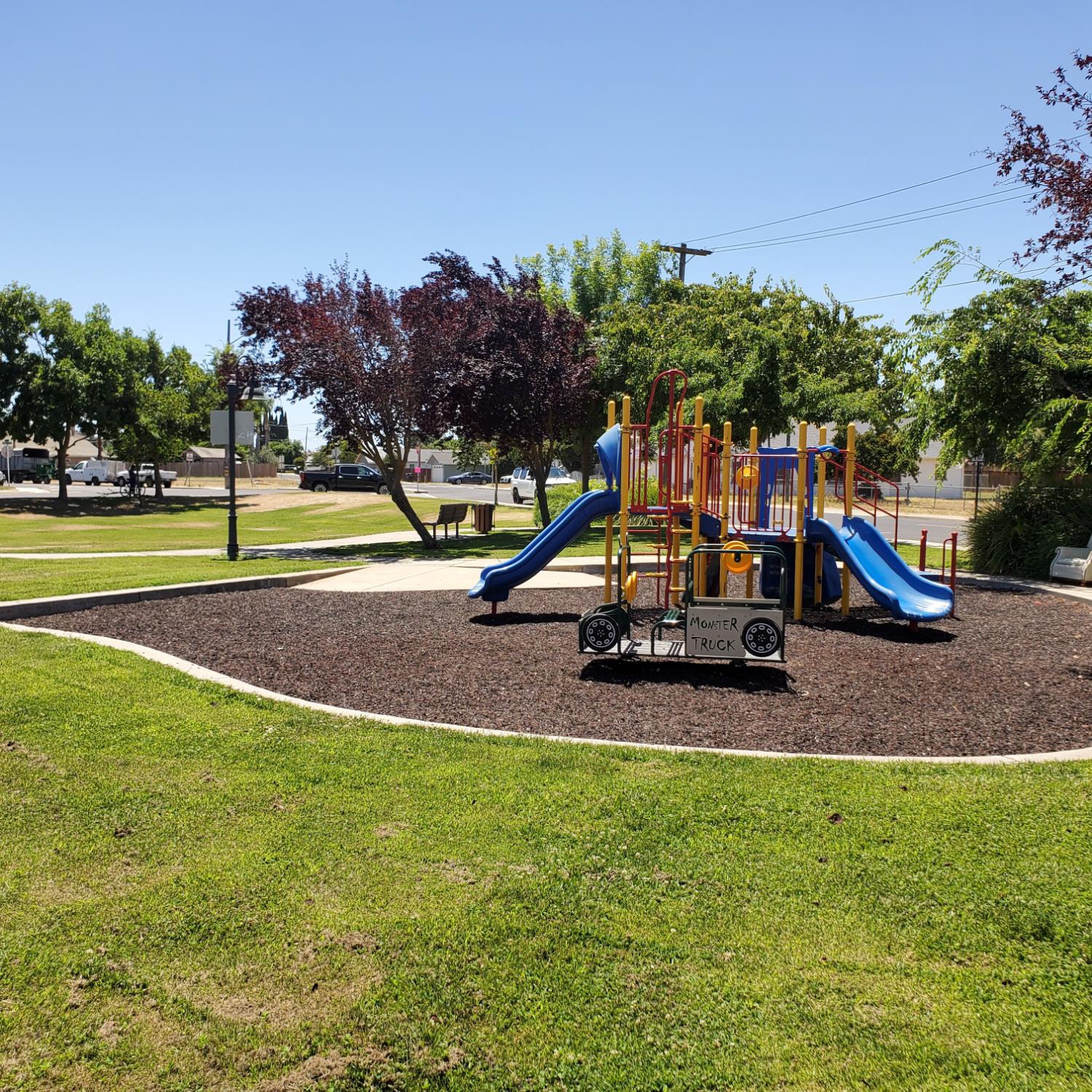 225 Church St, Waterford, CA 95386