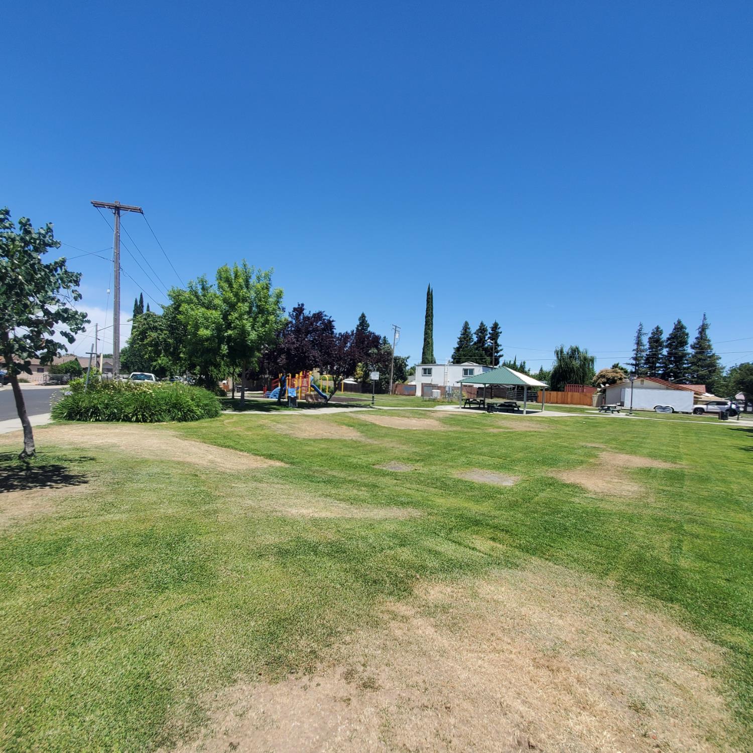 225 Church St, Waterford, CA 95386
