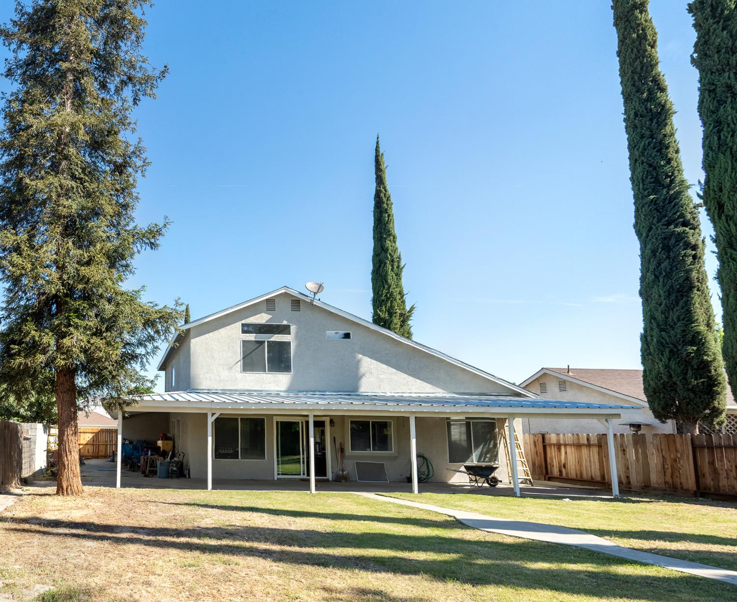 16973 Yvonne Dr, Delhi, CA 95315