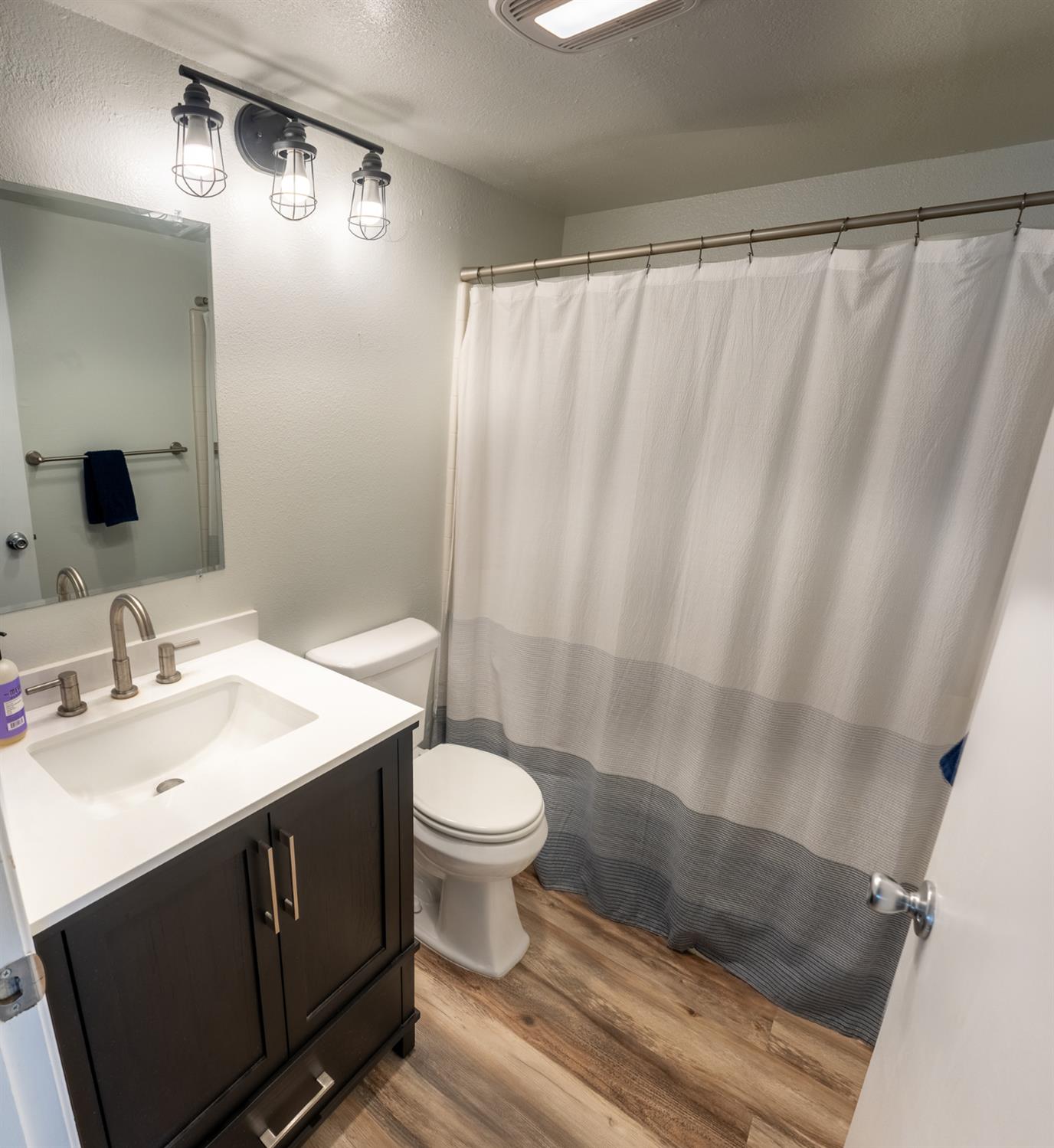 16973 Yvonne Dr, Delhi, CA 95315