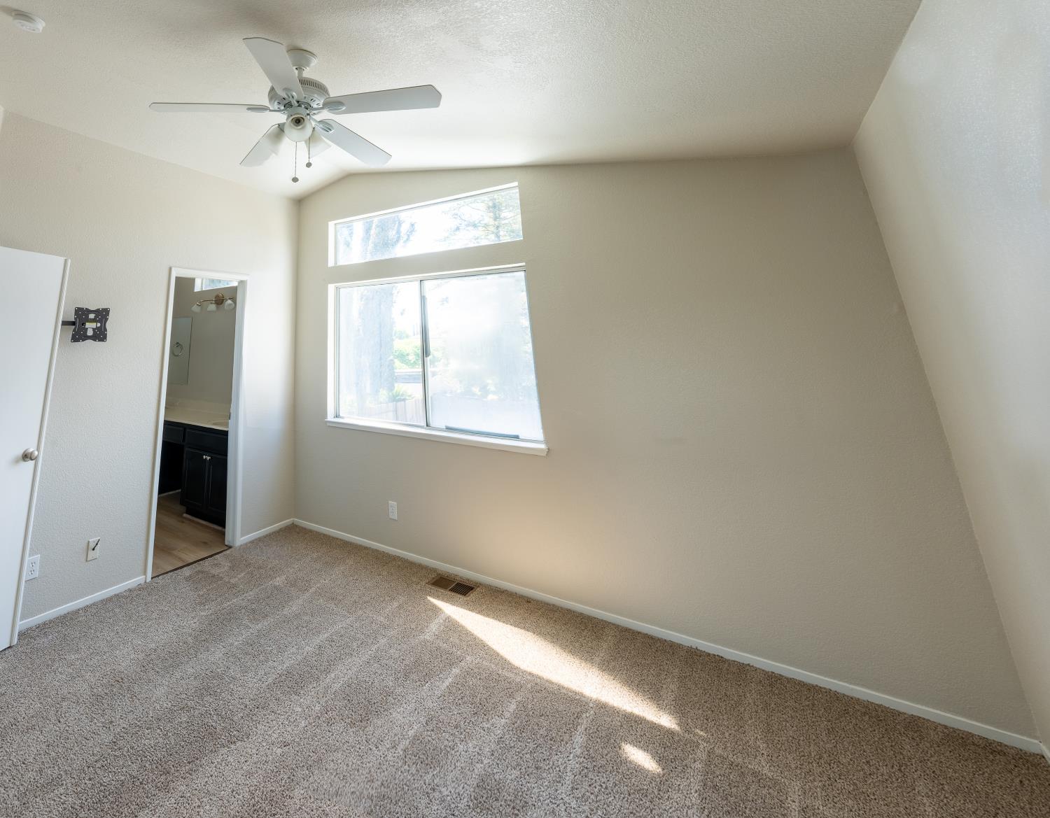 16973 Yvonne Dr, Delhi, CA 95315