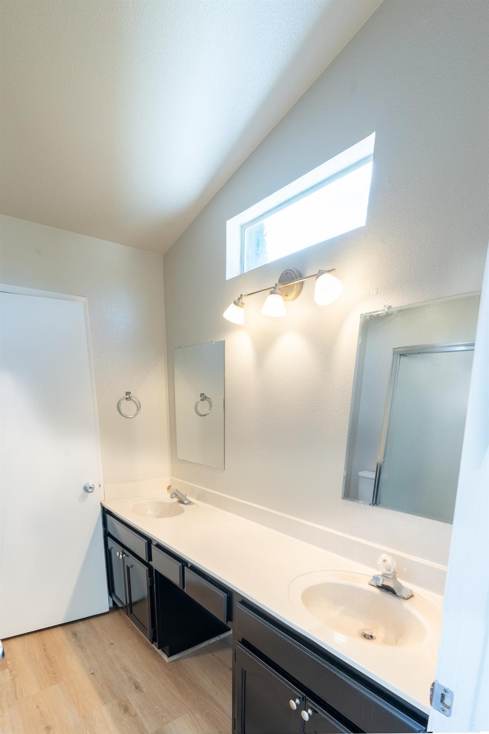 16973 Yvonne Dr, Delhi, CA 95315