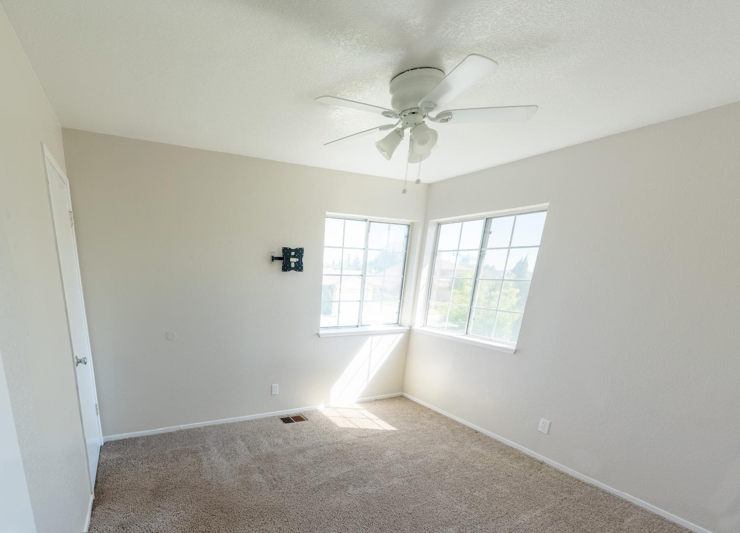 16973 Yvonne Dr, Delhi, CA 95315