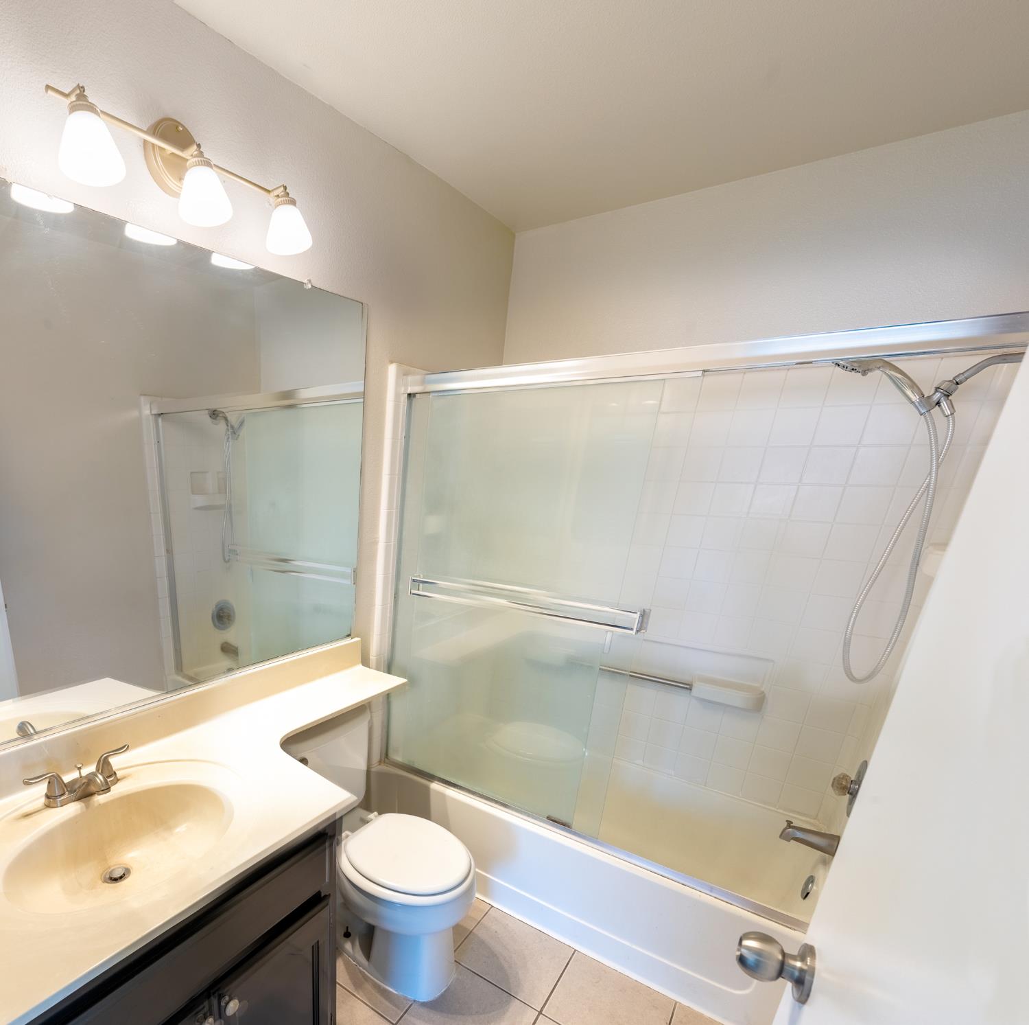 16973 Yvonne Dr, Delhi, CA 95315