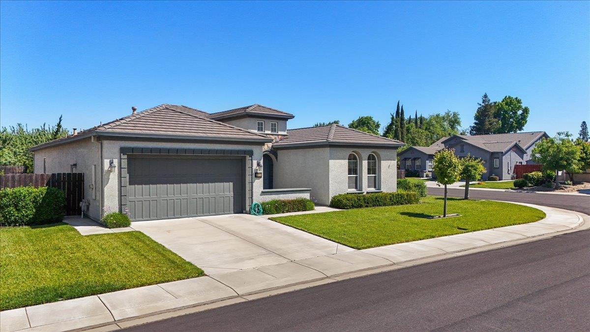 805 Freedom Point Way, Manteca, CA 95336