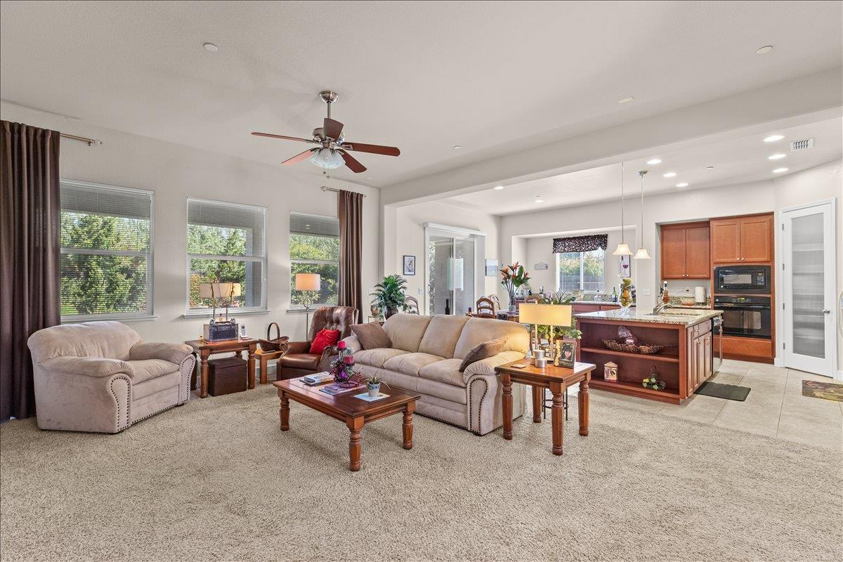 805 Freedom Point Way, Manteca, CA 95336