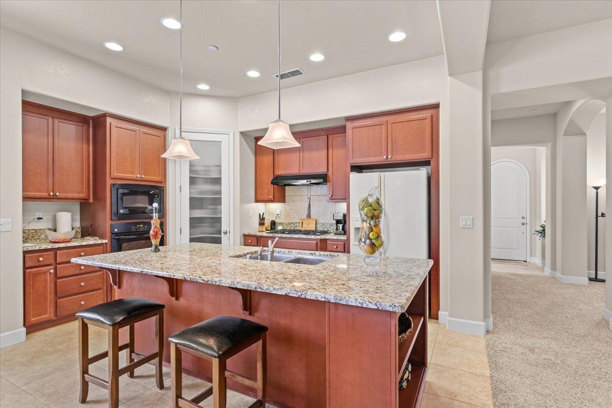 805 Freedom Point Way, Manteca, CA 95336