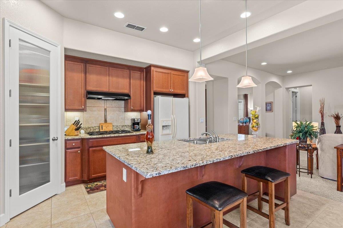 805 Freedom Point Way, Manteca, CA 95336