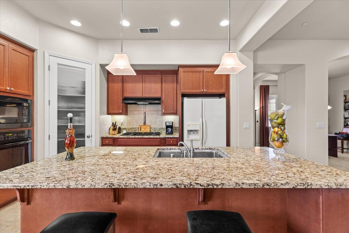 805 Freedom Point Way, Manteca, CA 95336