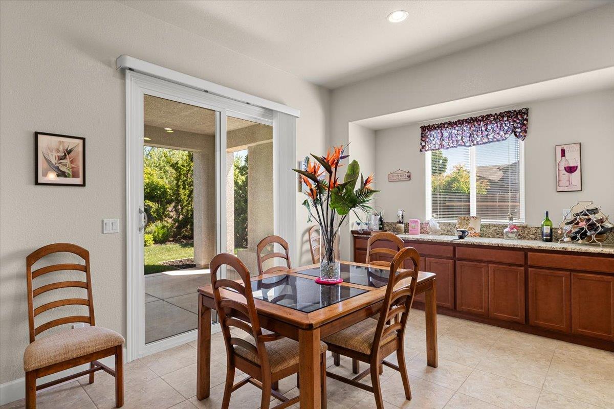 805 Freedom Point Way, Manteca, CA 95336