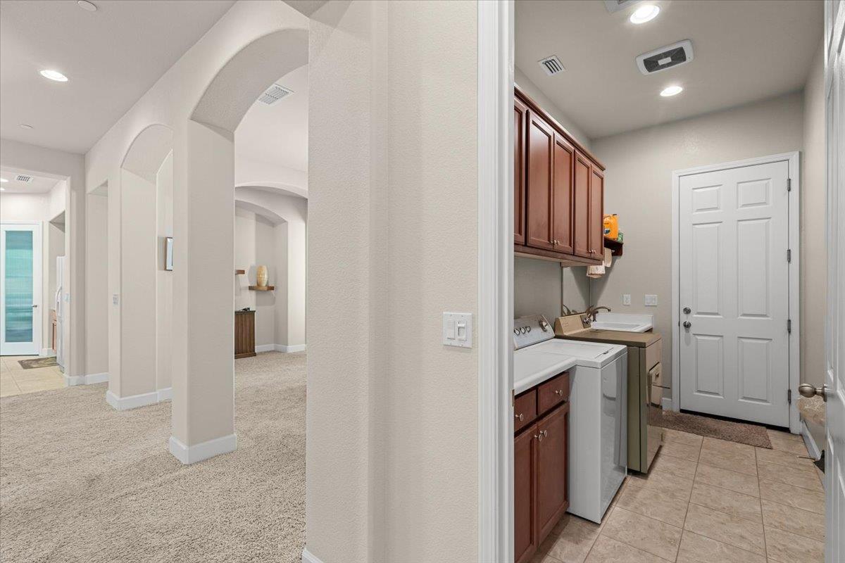 805 Freedom Point Way, Manteca, CA 95336