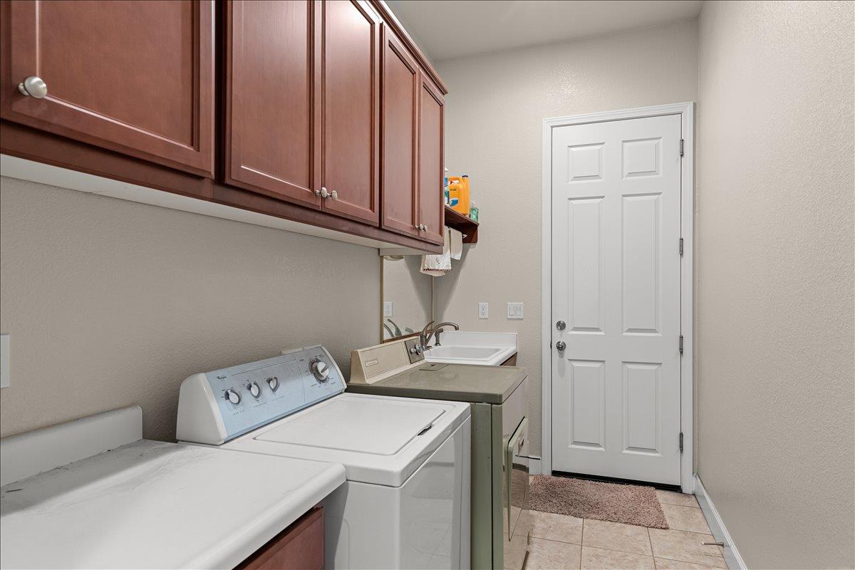 805 Freedom Point Way, Manteca, CA 95336