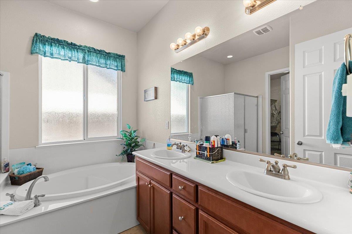 805 Freedom Point Way, Manteca, CA 95336