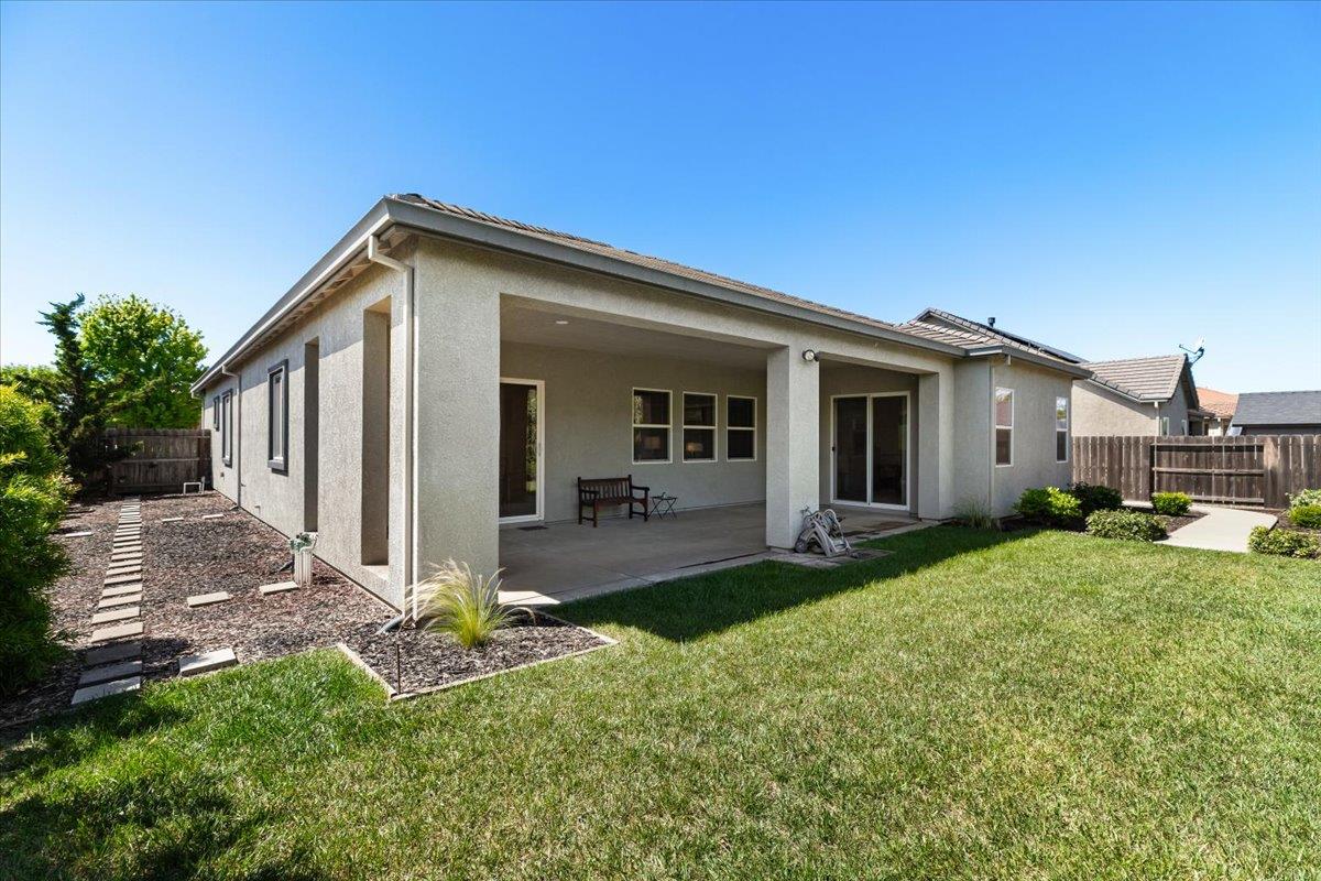 805 Freedom Point Way, Manteca, CA 95336