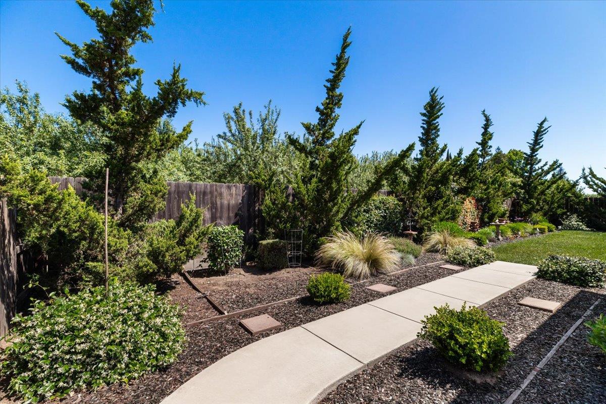 805 Freedom Point Way, Manteca, CA 95336