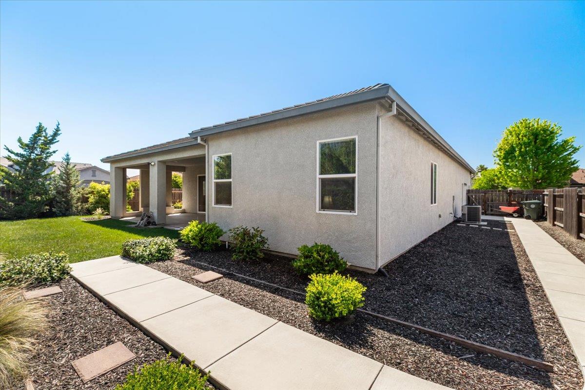 805 Freedom Point Way, Manteca, CA 95336