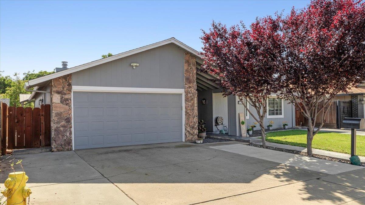 2216 Venus Dr, Ceres, CA 95307