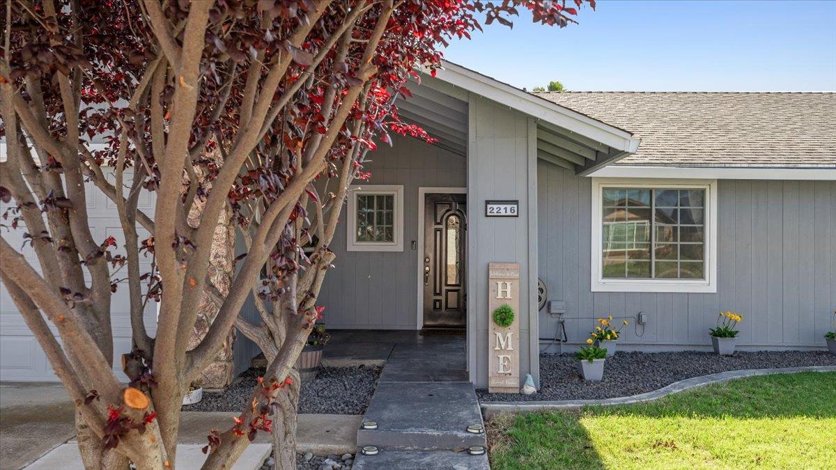 2216 Venus Dr, Ceres, CA 95307