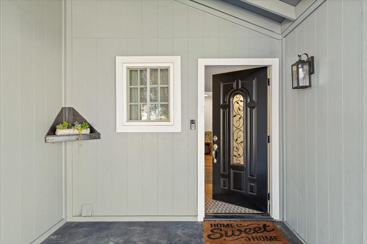 2216 Venus Dr, Ceres, CA 95307