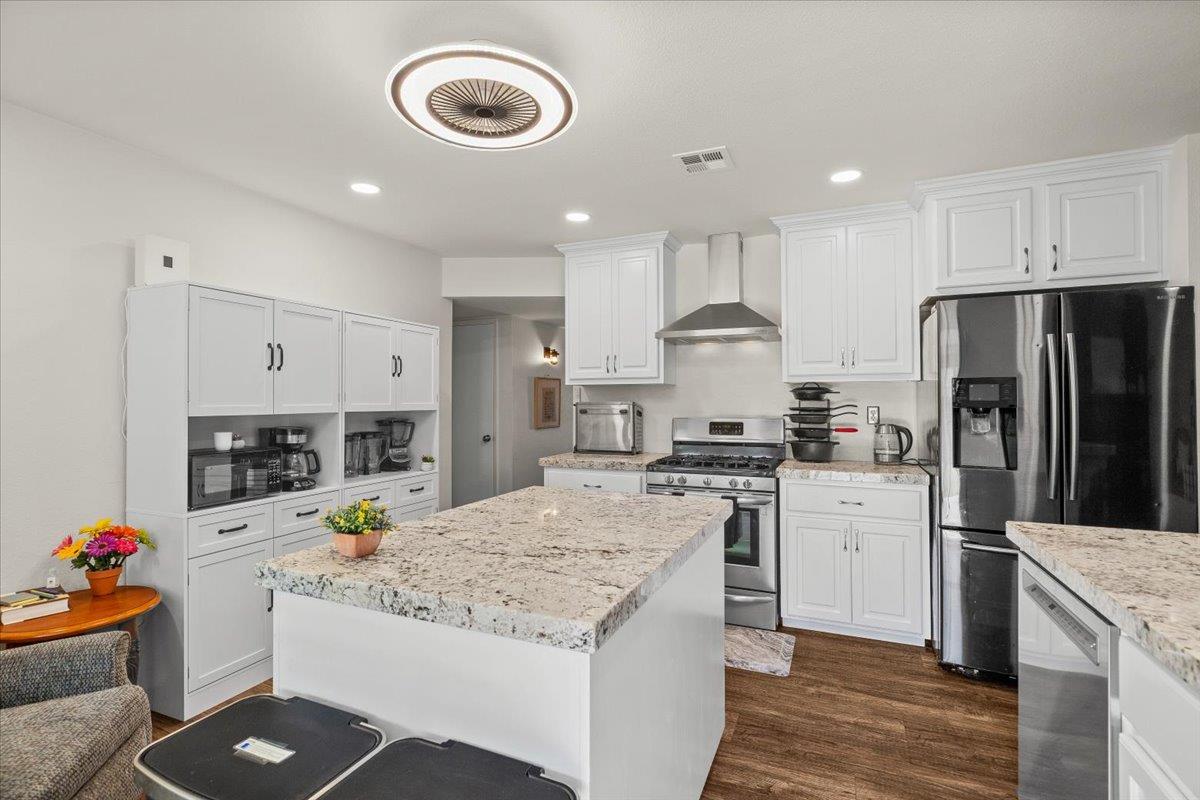 2216 Venus Dr, Ceres, CA 95307