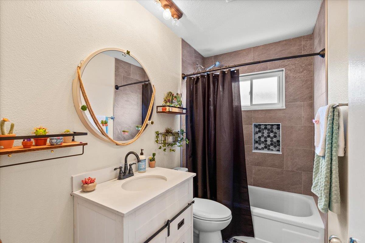 2216 Venus Dr, Ceres, CA 95307