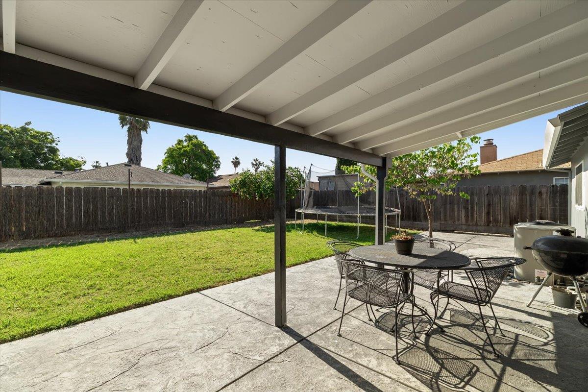 2216 Venus Dr, Ceres, CA 95307