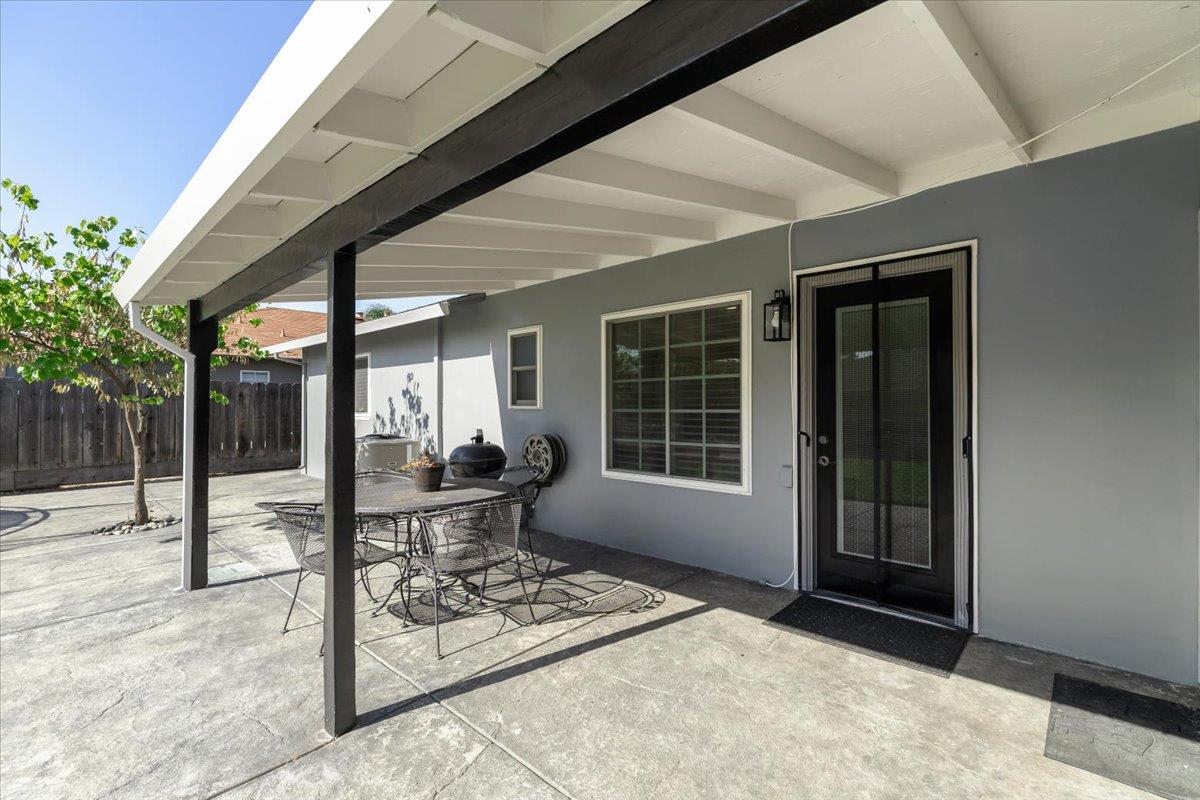 2216 Venus Dr, Ceres, CA 95307