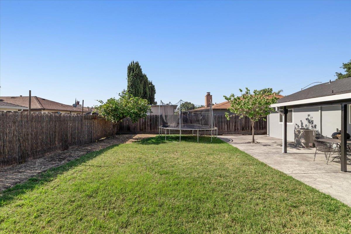 2216 Venus Dr, Ceres, CA 95307