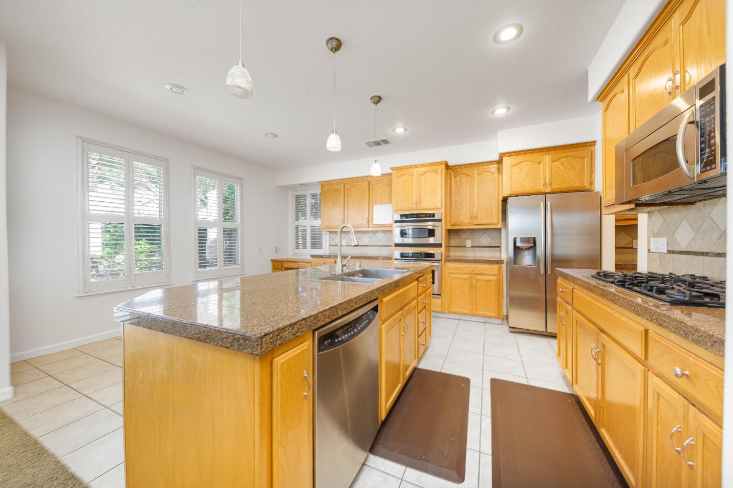 1705 Avignon Ln, Modesto, CA 95356