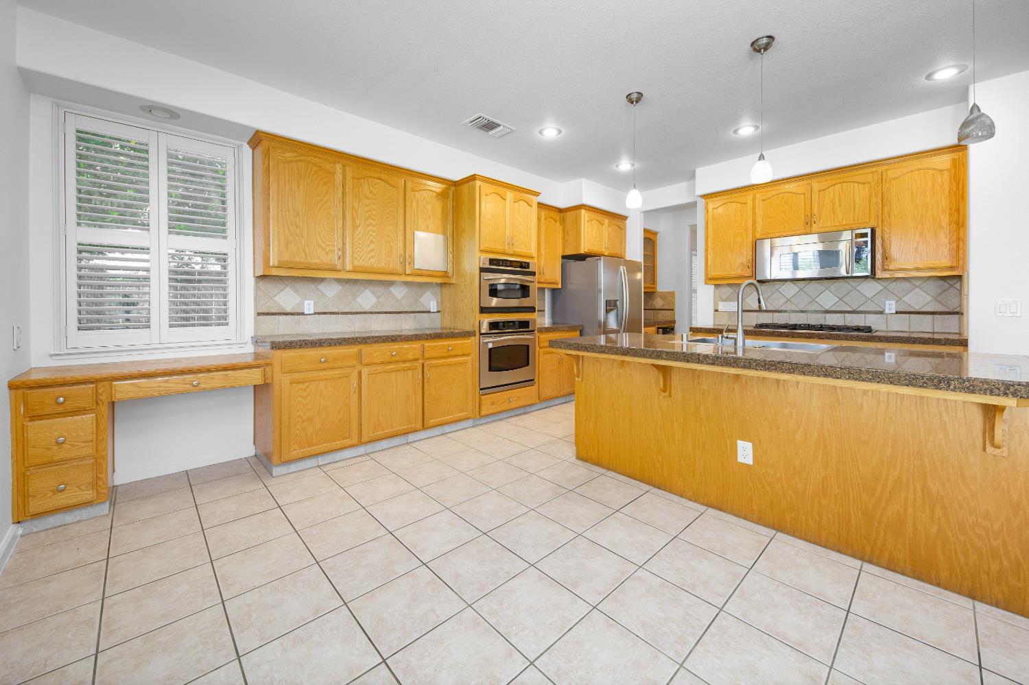 1705 Avignon Ln, Modesto, CA 95356