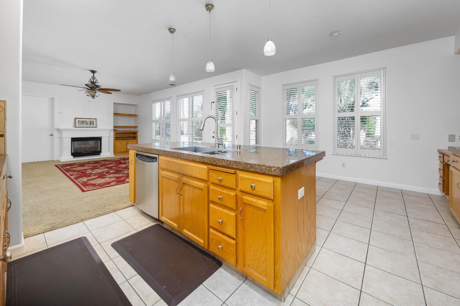1705 Avignon Ln, Modesto, CA 95356