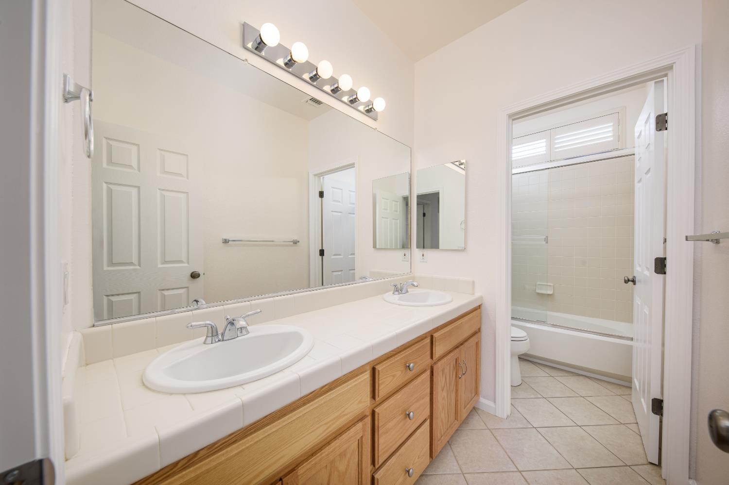1705 Avignon Ln, Modesto, CA 95356