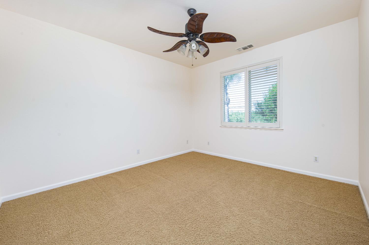1705 Avignon Ln, Modesto, CA 95356