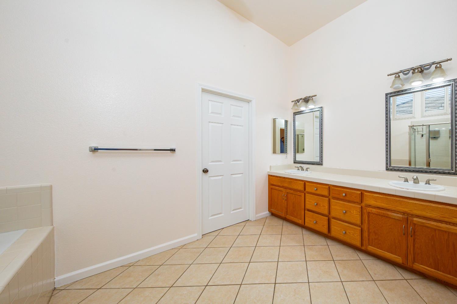 1705 Avignon Ln, Modesto, CA 95356