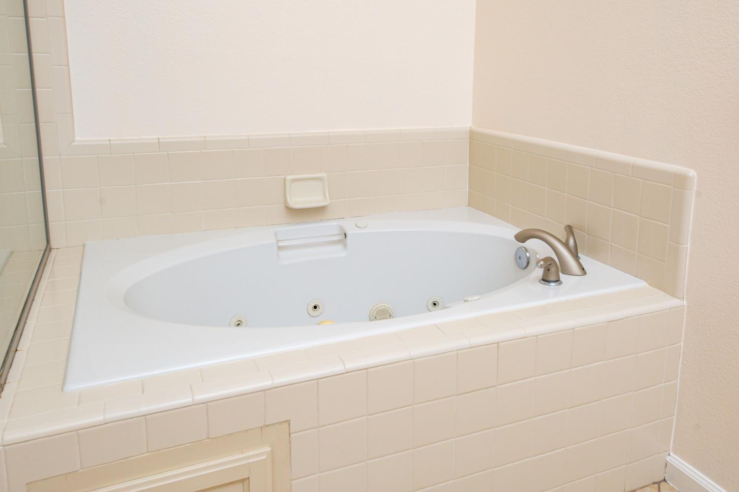 1705 Avignon Ln, Modesto, CA 95356