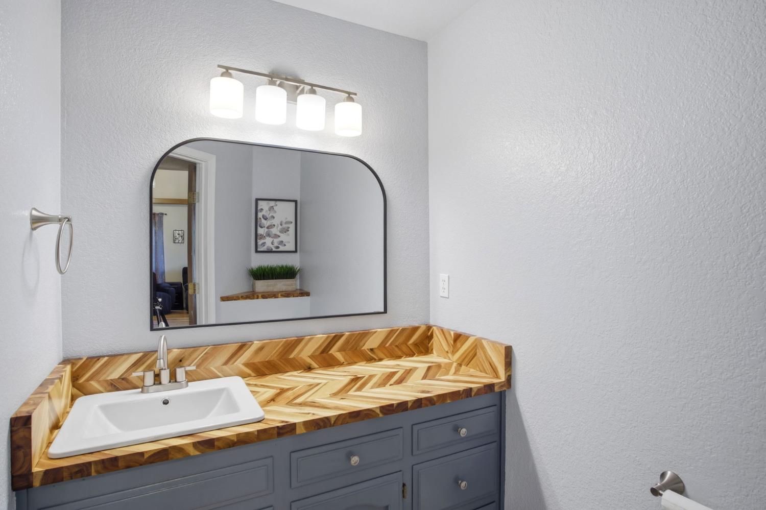 1669 London Ave, Manteca, CA 95336