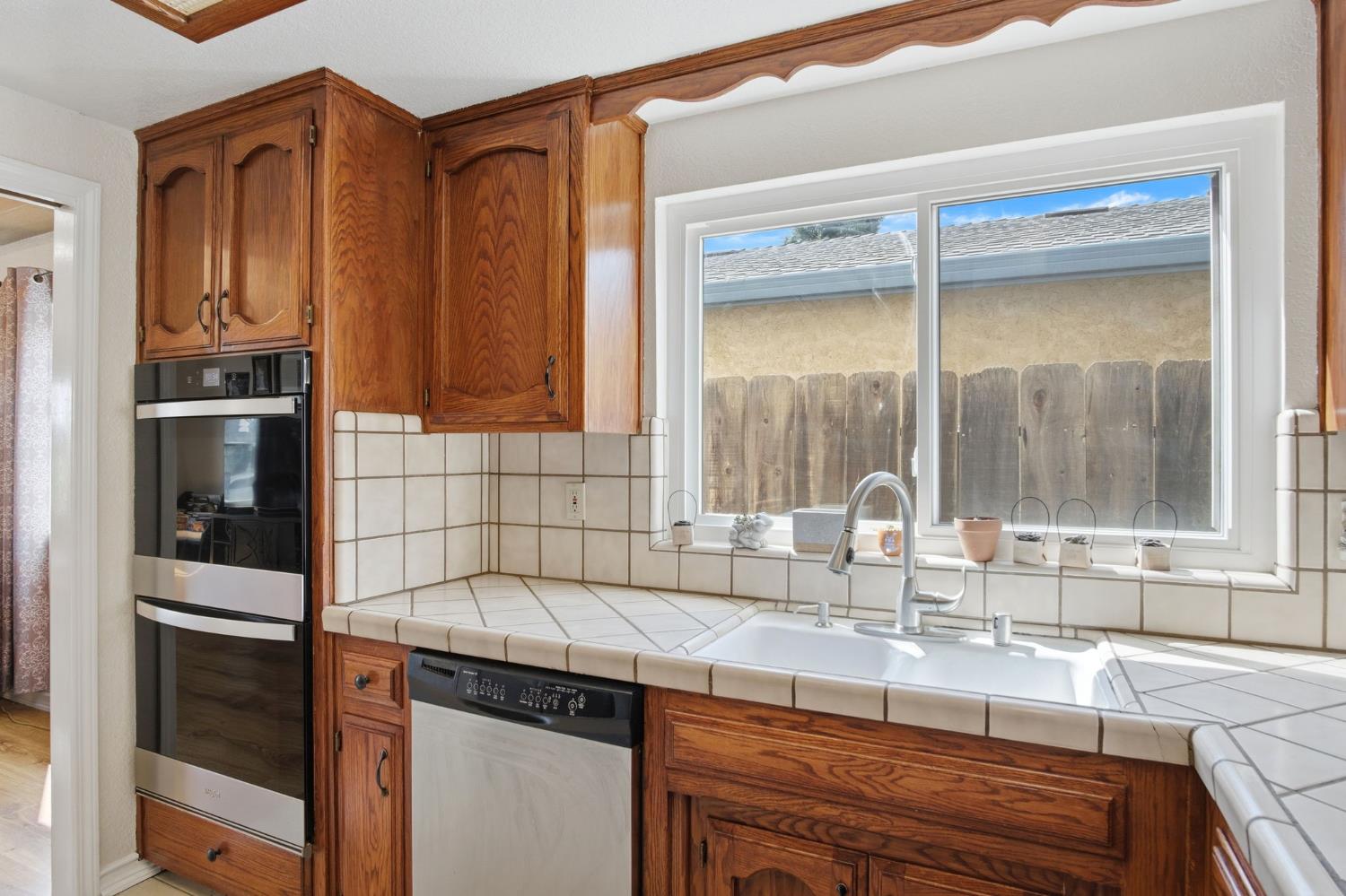 1669 London Ave, Manteca, CA 95336