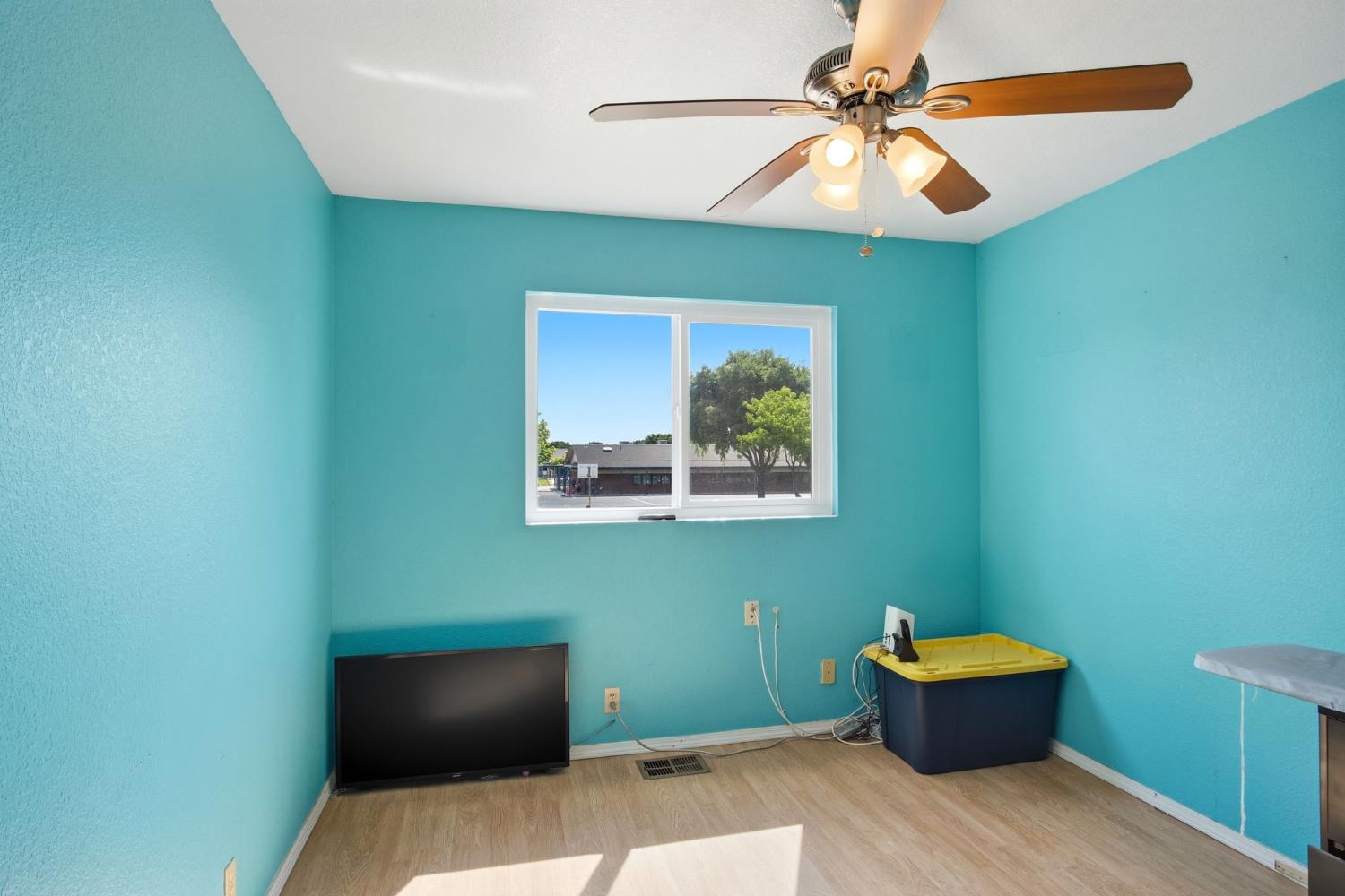 1669 London Ave, Manteca, CA 95336