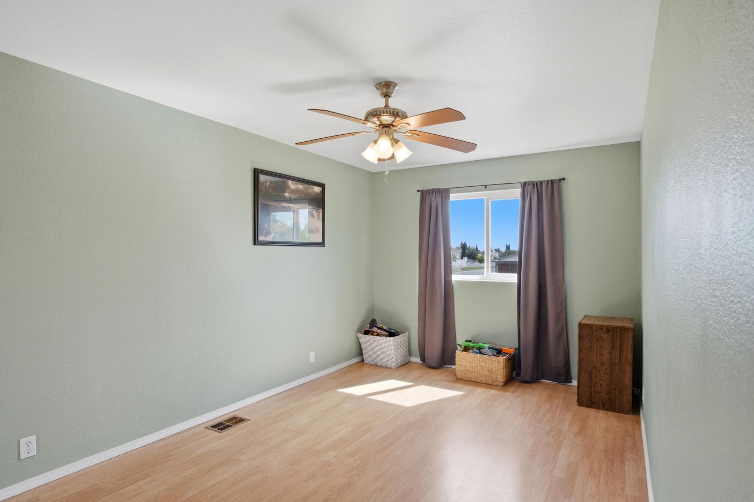 1669 London Ave, Manteca, CA 95336