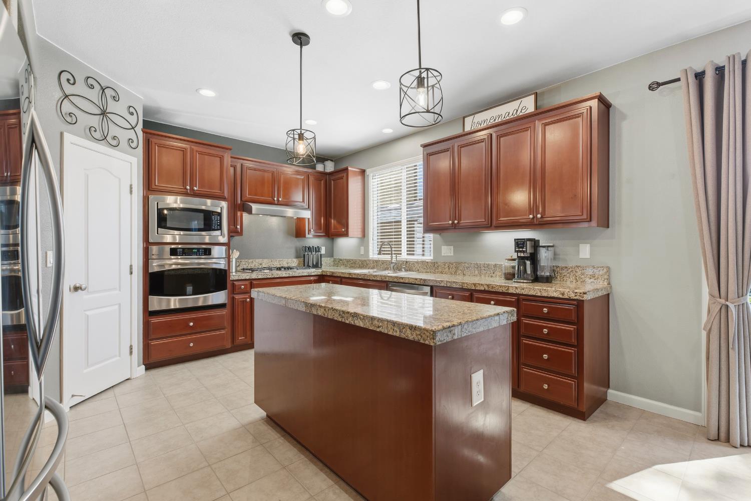 1504 Christiansen Dr, Modesto, CA 95355