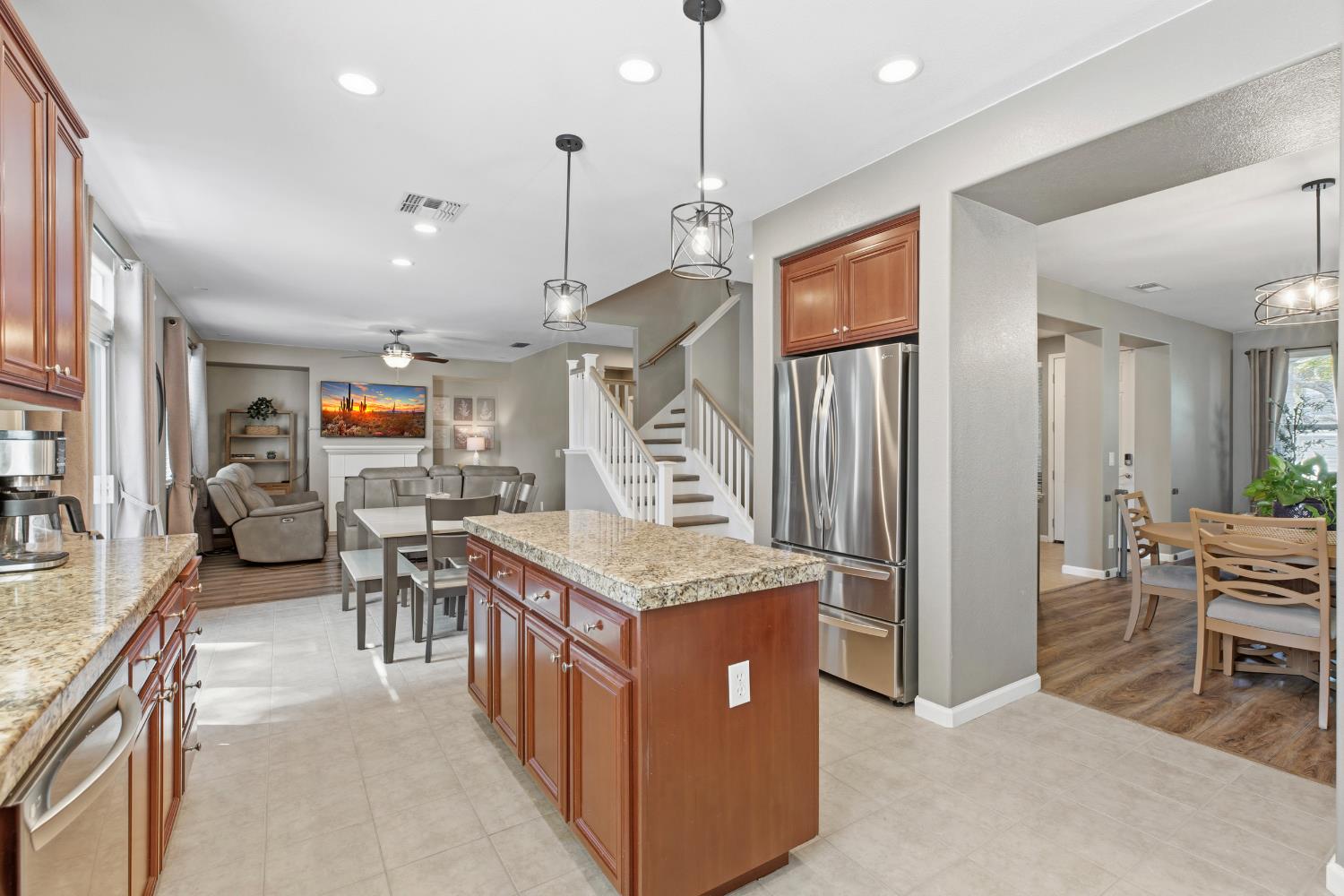 1504 Christiansen Dr, Modesto, CA 95355