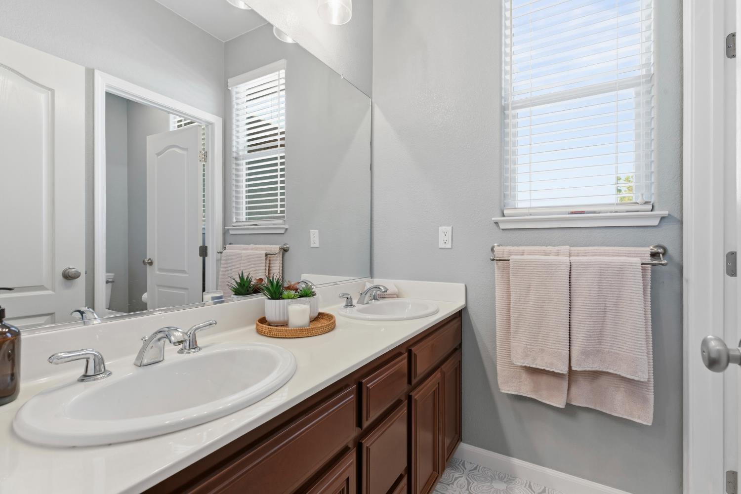 1504 Christiansen Dr, Modesto, CA 95355
