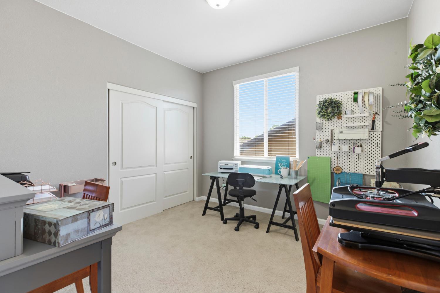 1504 Christiansen Dr, Modesto, CA 95355