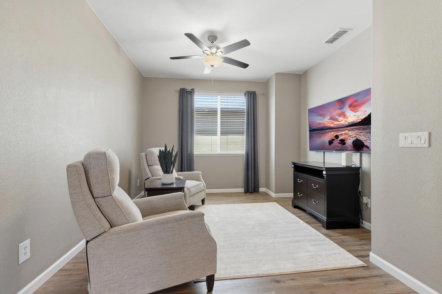 1504 Christiansen Dr, Modesto, CA 95355