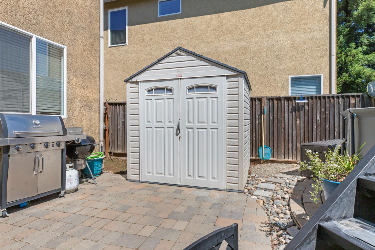 1504 Christiansen Dr, Modesto, CA 95355