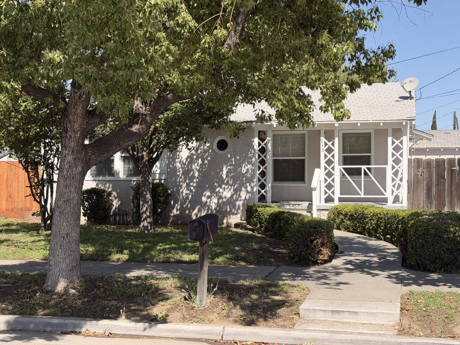 713 W 4th St, Madera, CA 93637