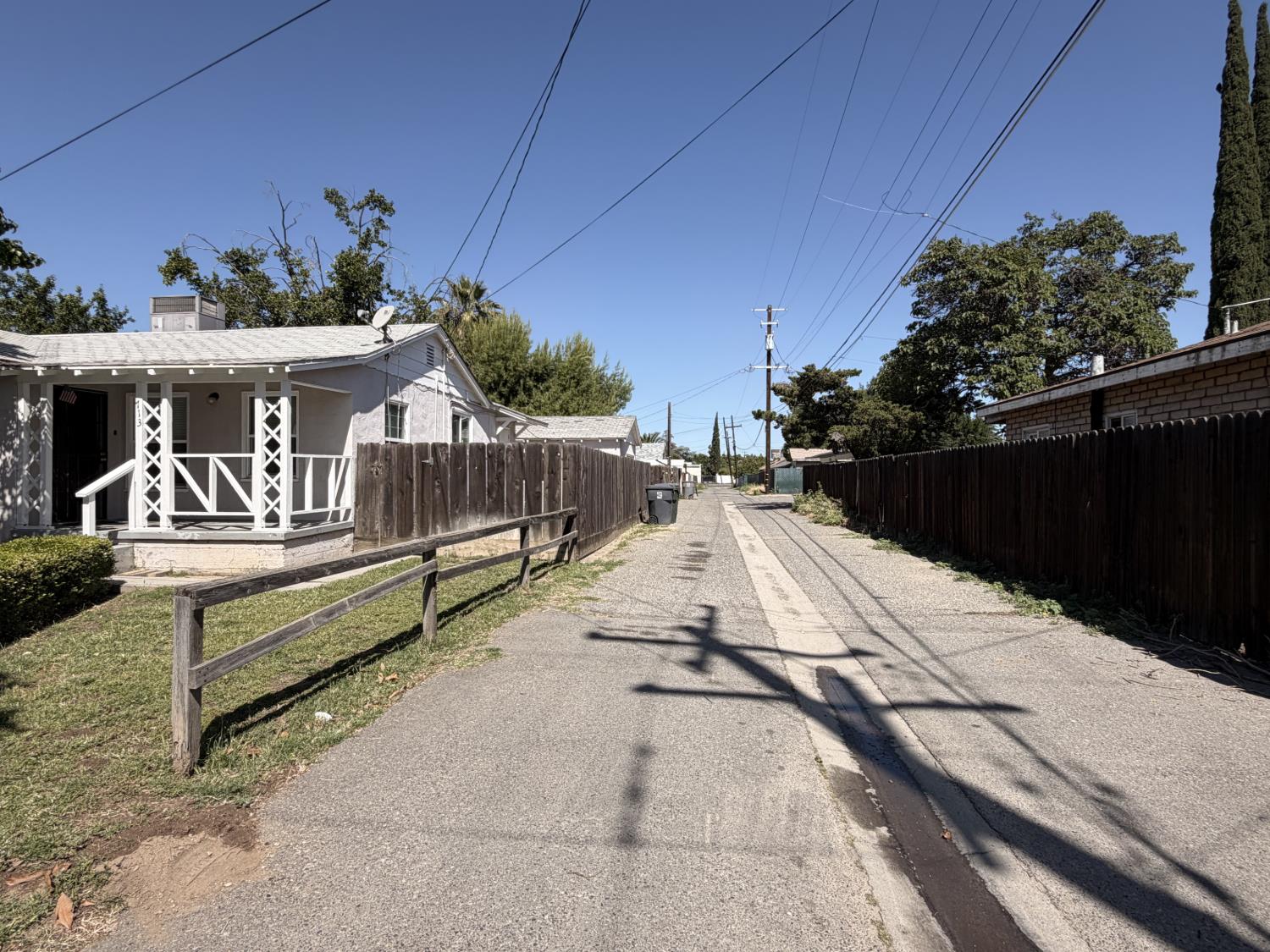 713 W 4th St, Madera, CA 93637