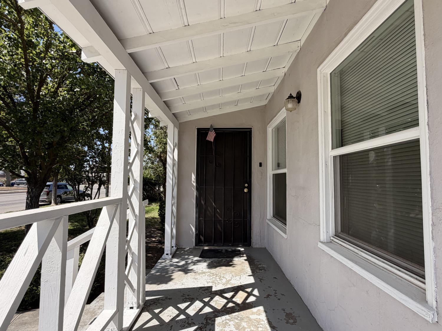 713 W 4th St, Madera, CA 93637