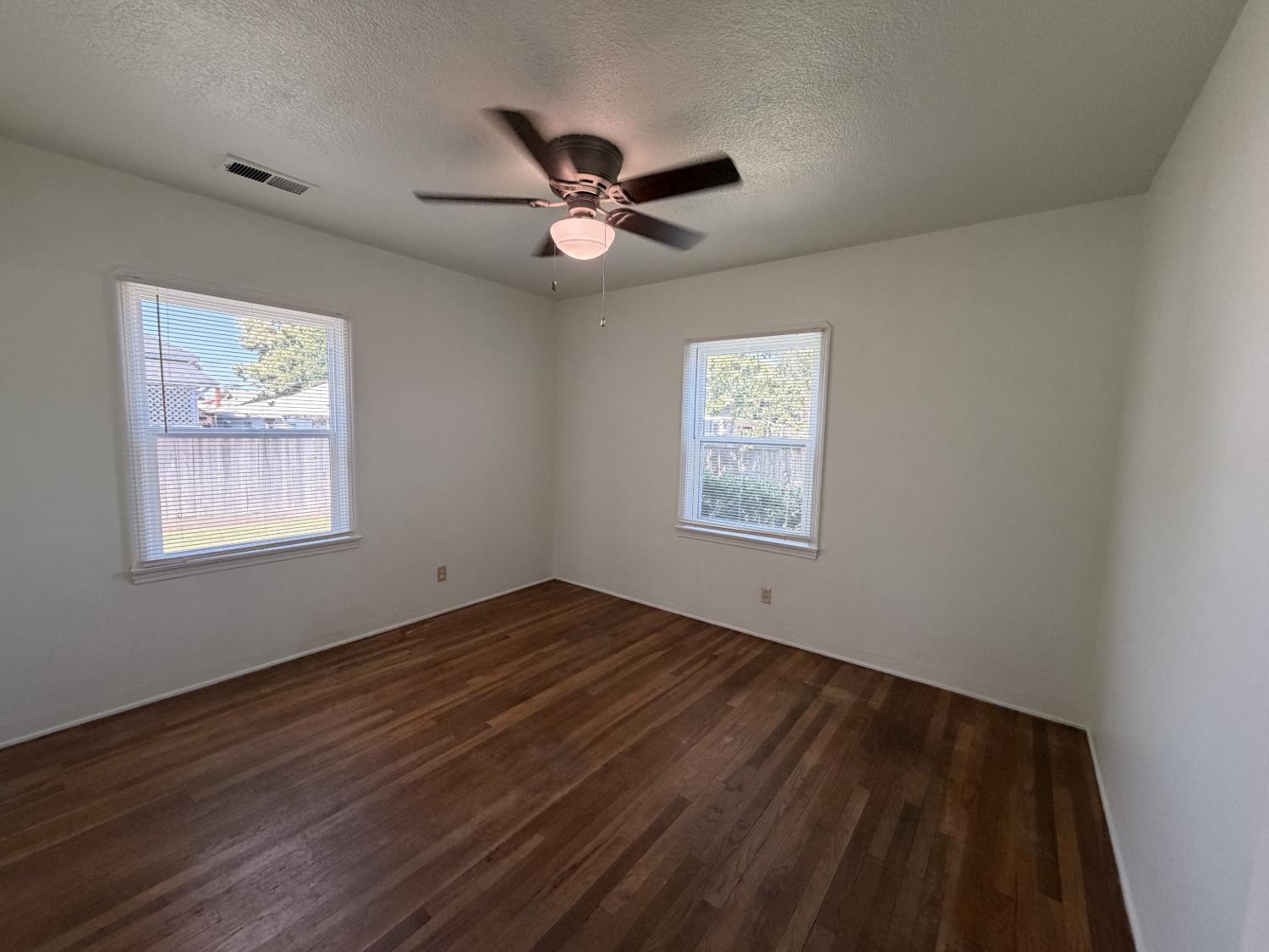 713 W 4th St, Madera, CA 93637