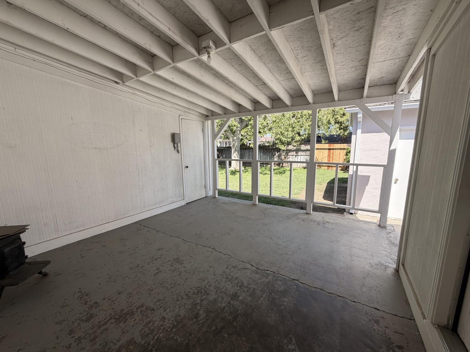 713 W 4th St, Madera, CA 93637